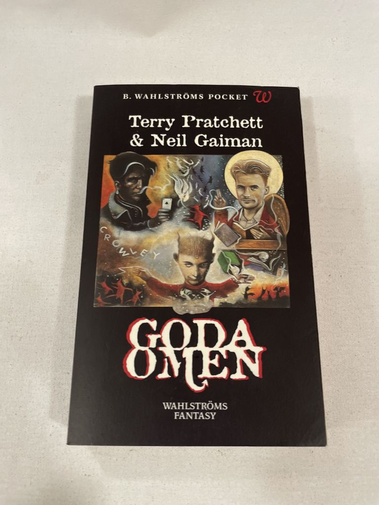 Goda Omen Av Terry Pratchett Neil Gaiman Pocket Fantasyhyllan